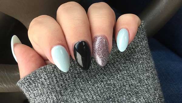 Almond Shaped Accent Nails Art