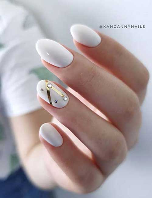 Simple Nails with a Glam Accent Nail